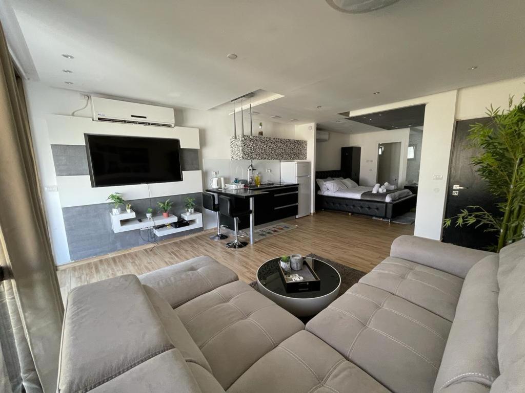 Lev Eilat Suites Bagian luar foto